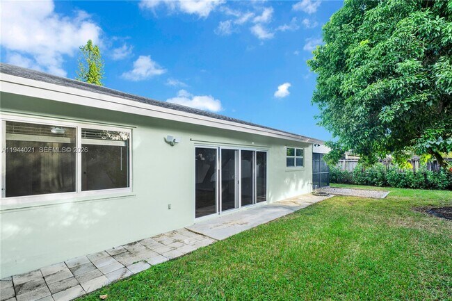 Building Photo - 10514 SW 127th Ct