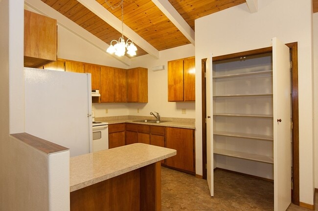 Building Photo - LOVELY 3BD 2.5BA HOME in KURTISTOWN