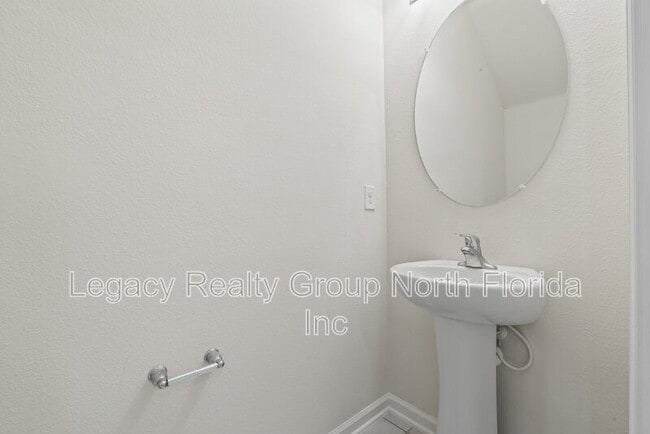 Building Photo - 509 Big Tree Wy