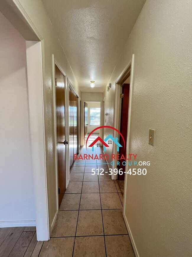 Building Photo - Available June 10: 3 Bed 2 Bath Duplex with Fenced in Yard on Bus Route