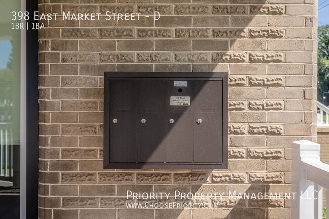Building Photo - 398 E Market St