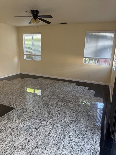 Building Photo - 865 Tam O'Shanter St