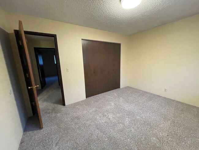 Building Photo - jont463