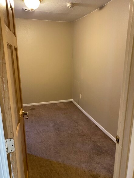 Building Photo - 3006 Emerson Avenue N #2