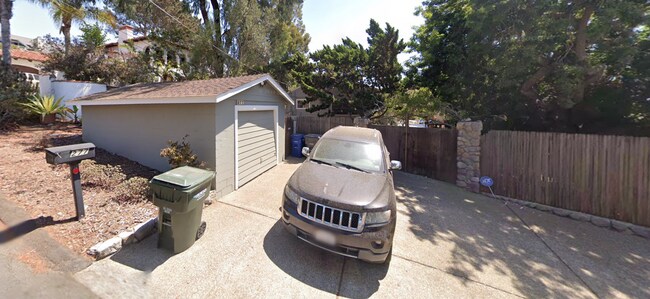 Building Photo - Secluded 3 Bedroom House in Encinitas