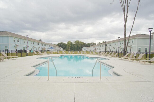 Building Photo - 1635 Iroquois Ct
