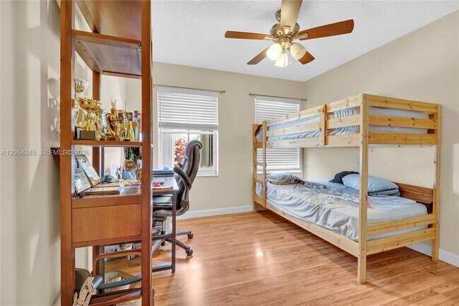 Building Photo - 885 Tanglewood Cir