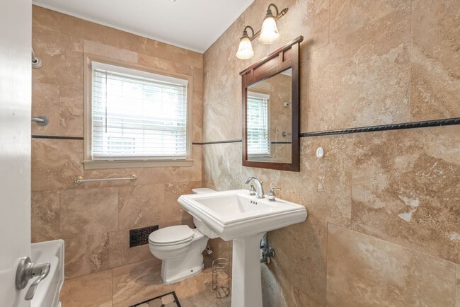 Building Photo - 3 Bedroom Home in South Charlotte