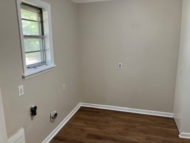 Building Photo - 403 N Joann St