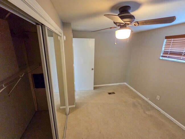 Building Photo - 151 Mahoning Dr
