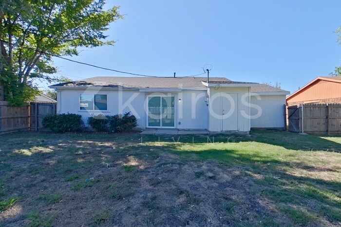 Building Photo - 422 David Dr