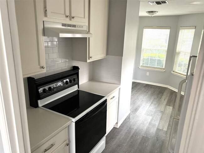 Building Photo - 800 Country Pl Dr