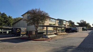 Building Photo - 2124 Burton Dr