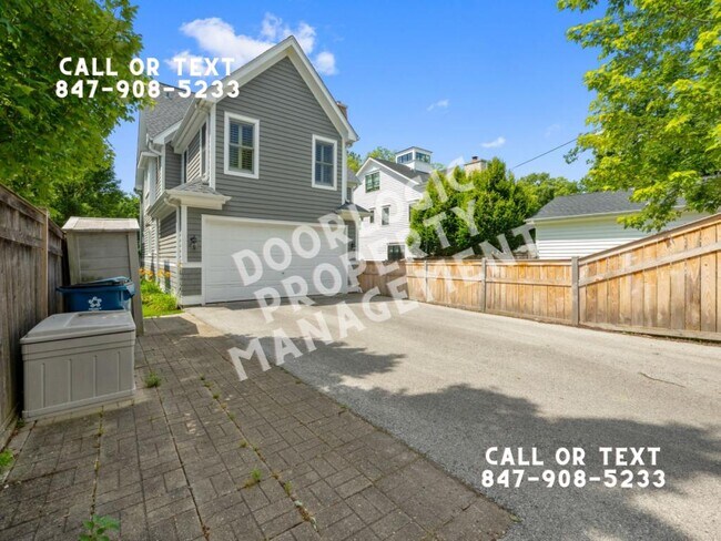 Building Photo - 735 W 8th St