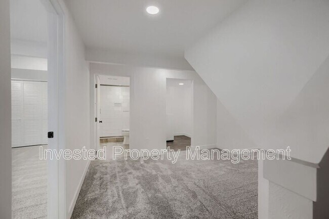 Building Photo - 6473 Newcombe Ct