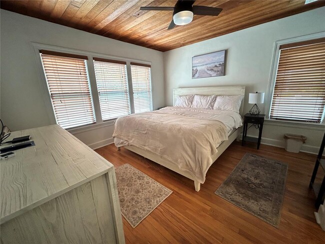 Building Photo - 701 29th Ave N