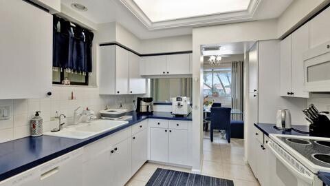 Building Photo - 402 Sea Oats Dr