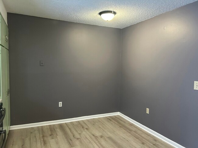 Building Photo - 251 Rast St