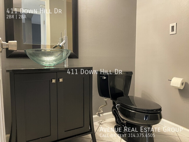 Building Photo - 411 Down Hill Dr Amazingly remodeled 2 bed...