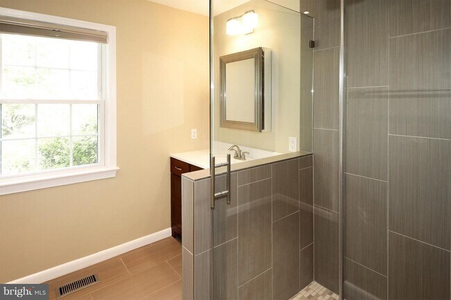 Building Photo - 1810 Golf View Ct