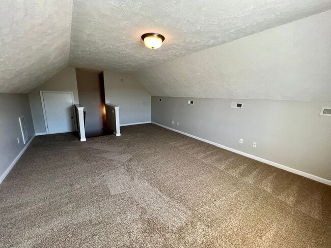 Building Photo - 3 Bed 2 Bath with Bonus in North Blackman Area