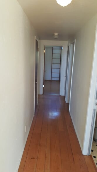Main Hallway /loft room - 77 Buckelew St