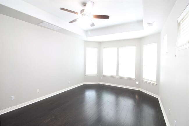 Building Photo - 610 Spanish Mustang Dr
