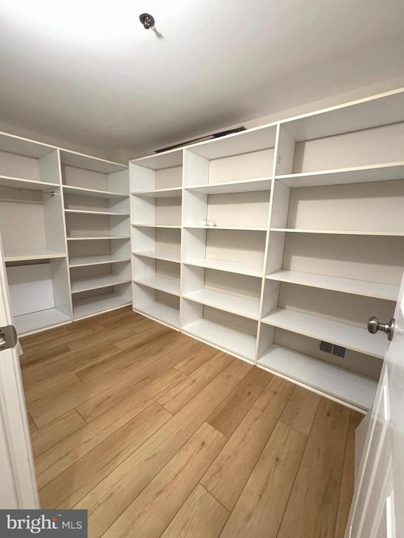 Building Photo - 1641 International Dr