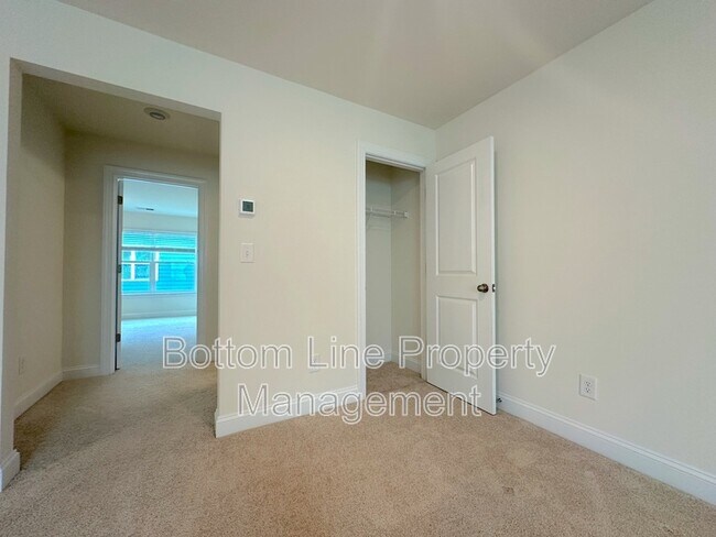 Building Photo - 4487 Fls Lk Dr S W