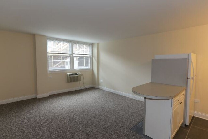 Building Photo - 2010 N Orleans St