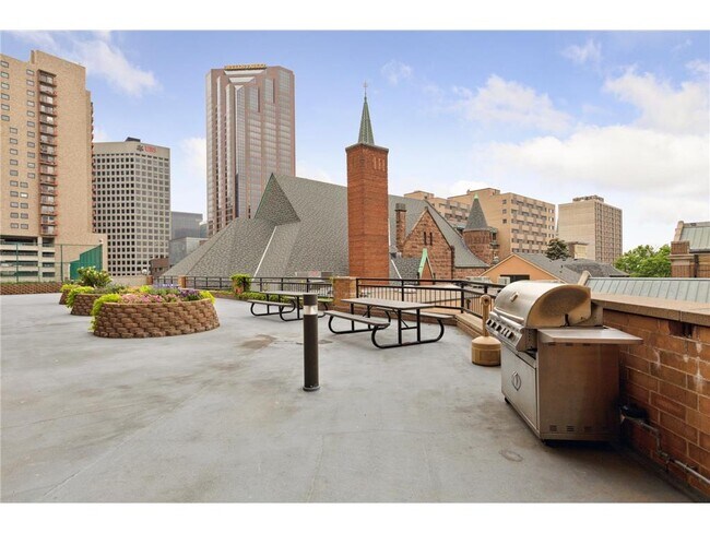 Building Photo - 78 10th St E