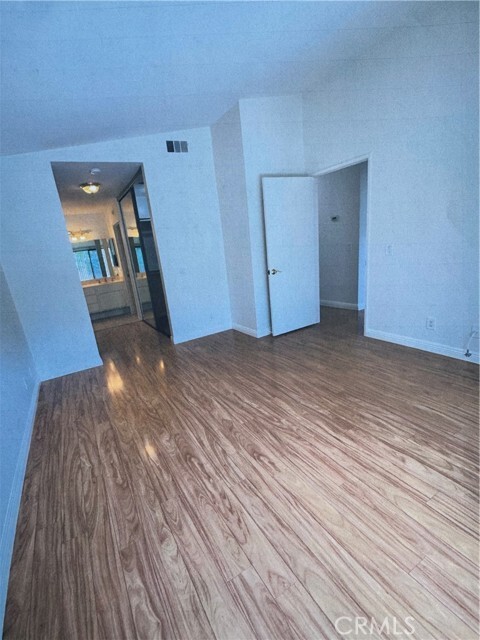 Building Photo - 7 Flaxwood