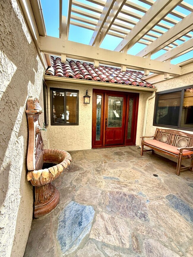 Building Photo - Coveted Highpoint Property