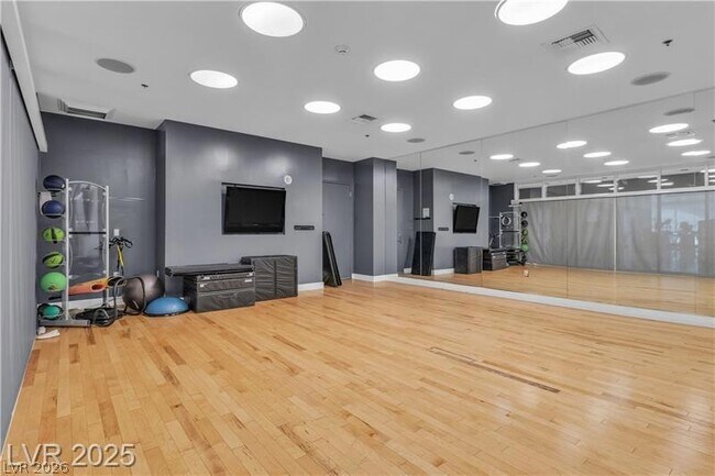 Building Photo - 4525 Dean Martin Dr