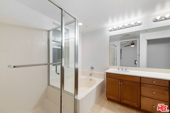 Building Photo - 6020 S Seabluff Dr