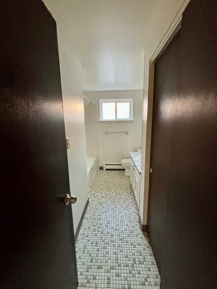 Building Photo - 5 Losson Garden Dr