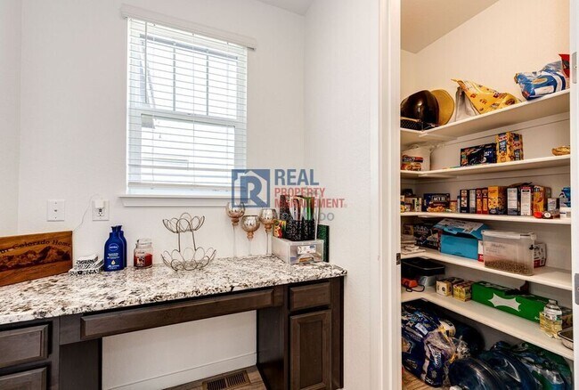 Building Photo - 960 S De Gaulle Ct