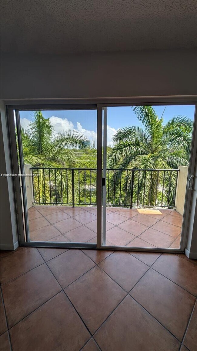 Building Photo - 2600 NE 135th St