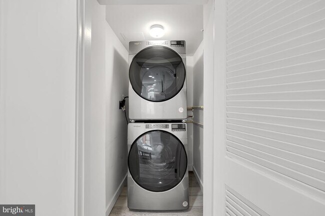 Building Photo - 1821 19th St NW