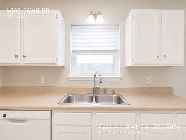 Building Photo - 4805 Fawn Dr