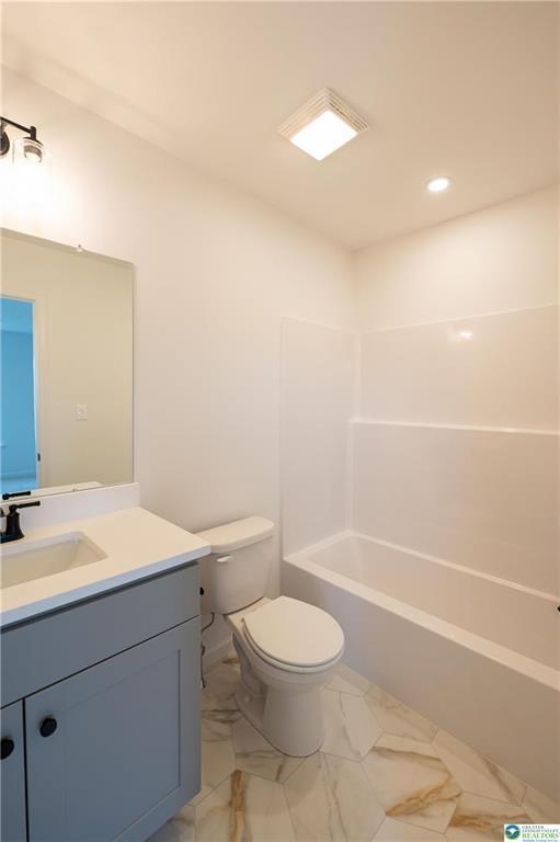 Building Photo - 560 Long St