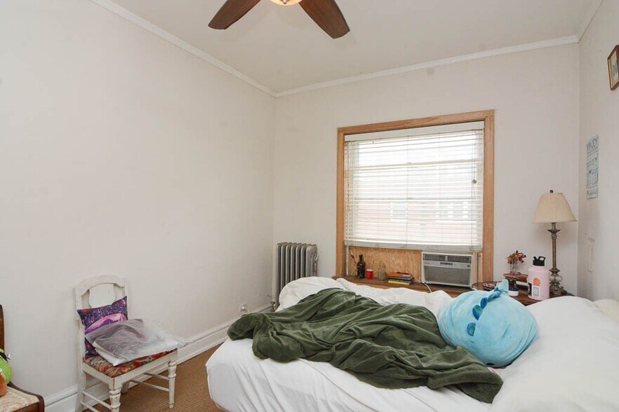 Building Photo - 1400 W Rosemont Ave