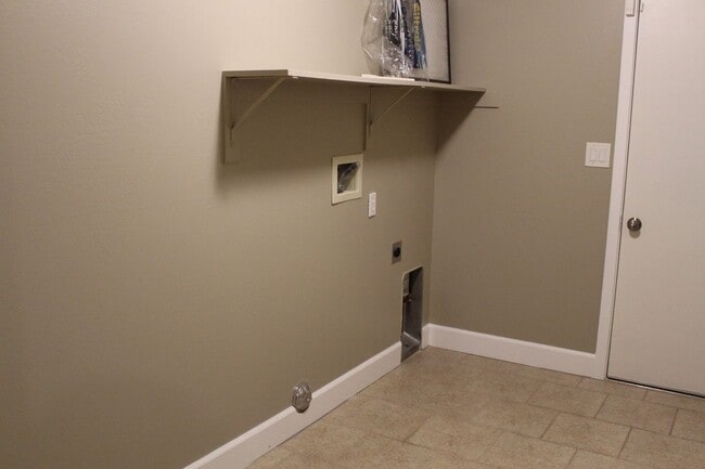 Building Photo - Large Home for Rent Bakersfield, CA