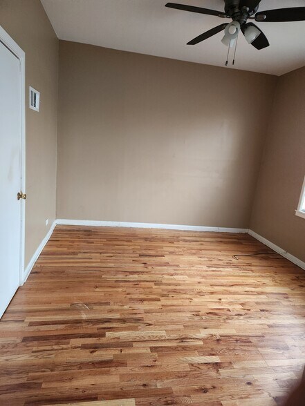 Dining room - 2206 E 84th St