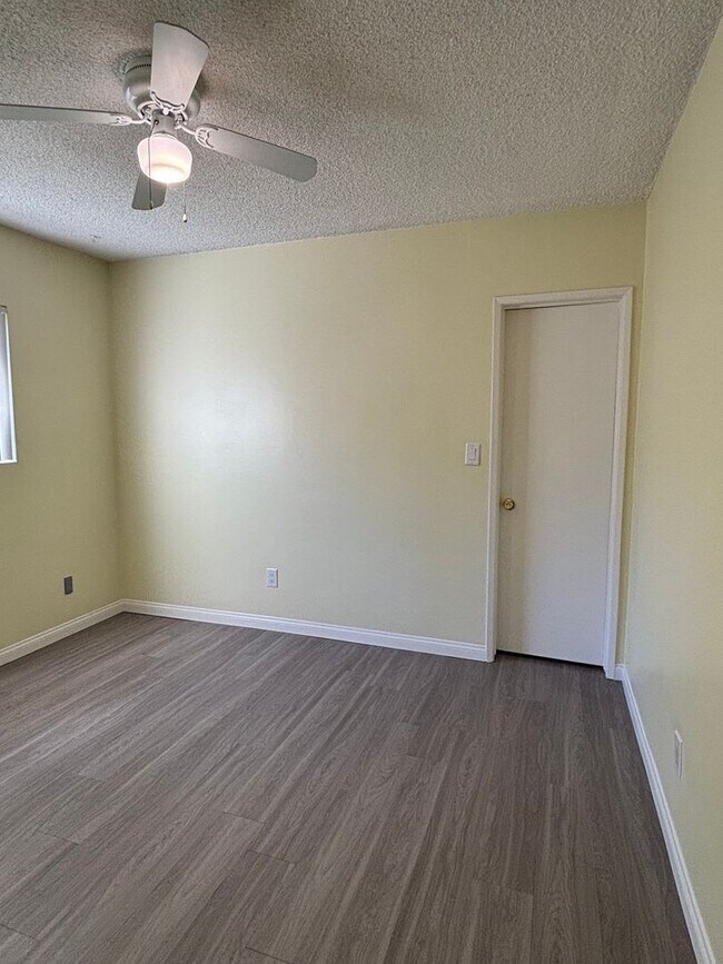 Building Photo - 6065 California Ave