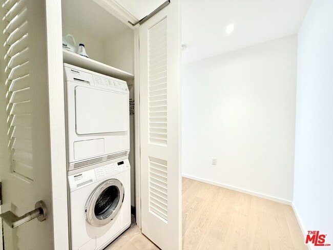 Building Photo - 877 Francisco St