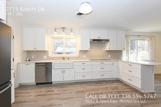 Building Photo - 2715 Kivett Dr