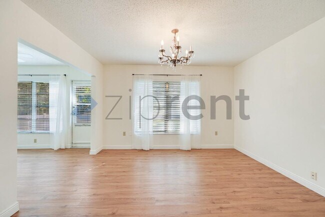 Building Photo - Unit 320