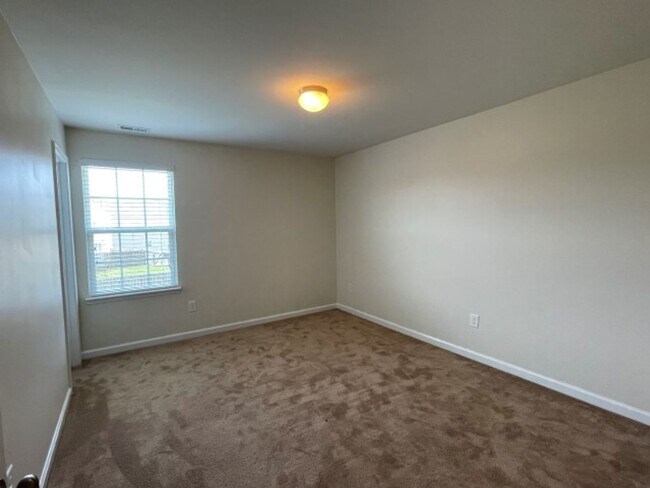 Building Photo - Lovely 5 Bed 3 Bath Home with Community Am...