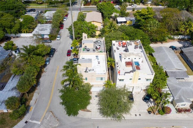 Building Photo - 502 SW 4th Ave